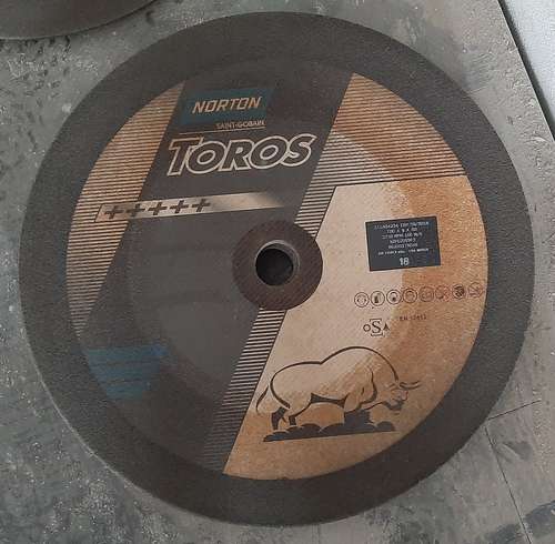Фото товара "Отрезной круг для резки ЖБИ и армированых плит Norton 41 700x9x60 5ZFC20VBF2 100 м/с"